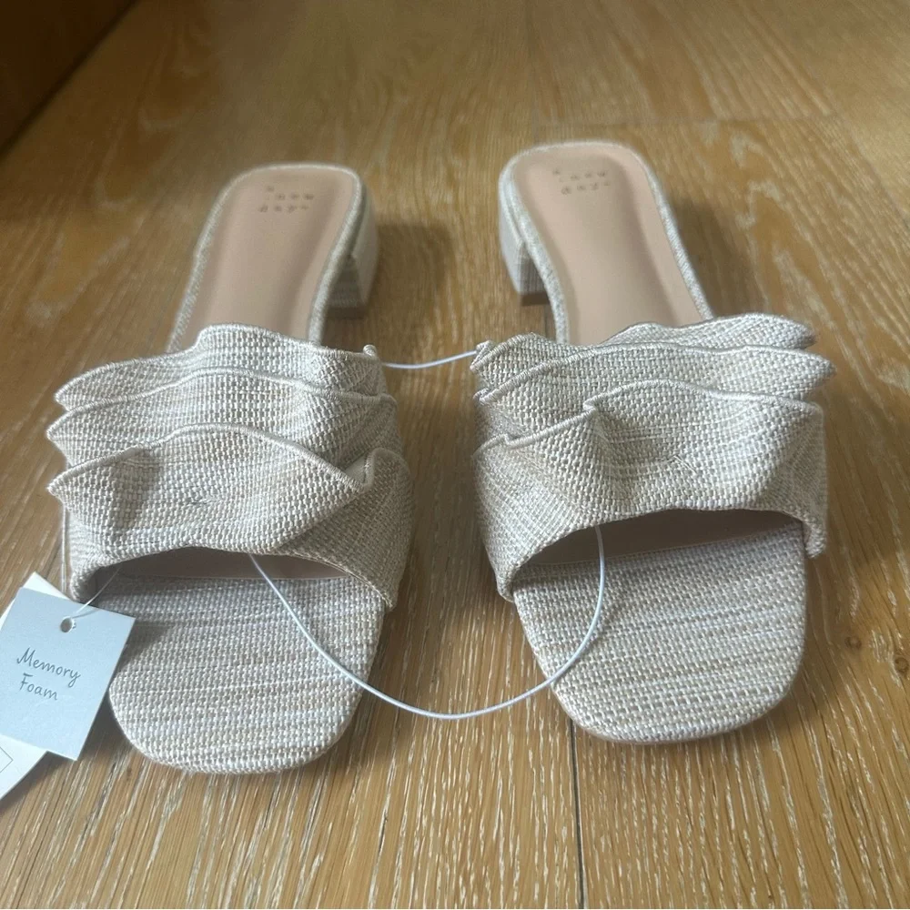 A New Day Memory Foam Sandals - Picture 6 of 6